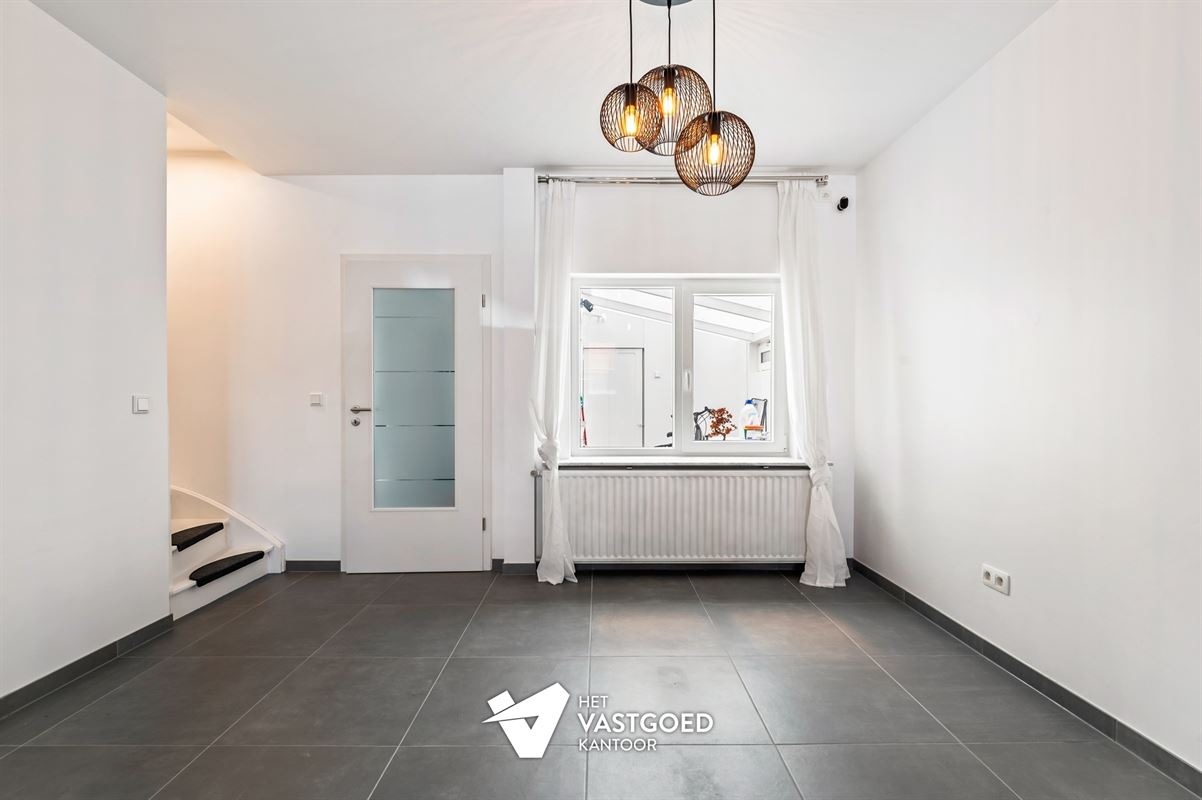 VOLLEDIG GERENOVEERDE WONING MET 3 SLAAPKAMERS VLAK BIJ BERINGEN-CENTRUM