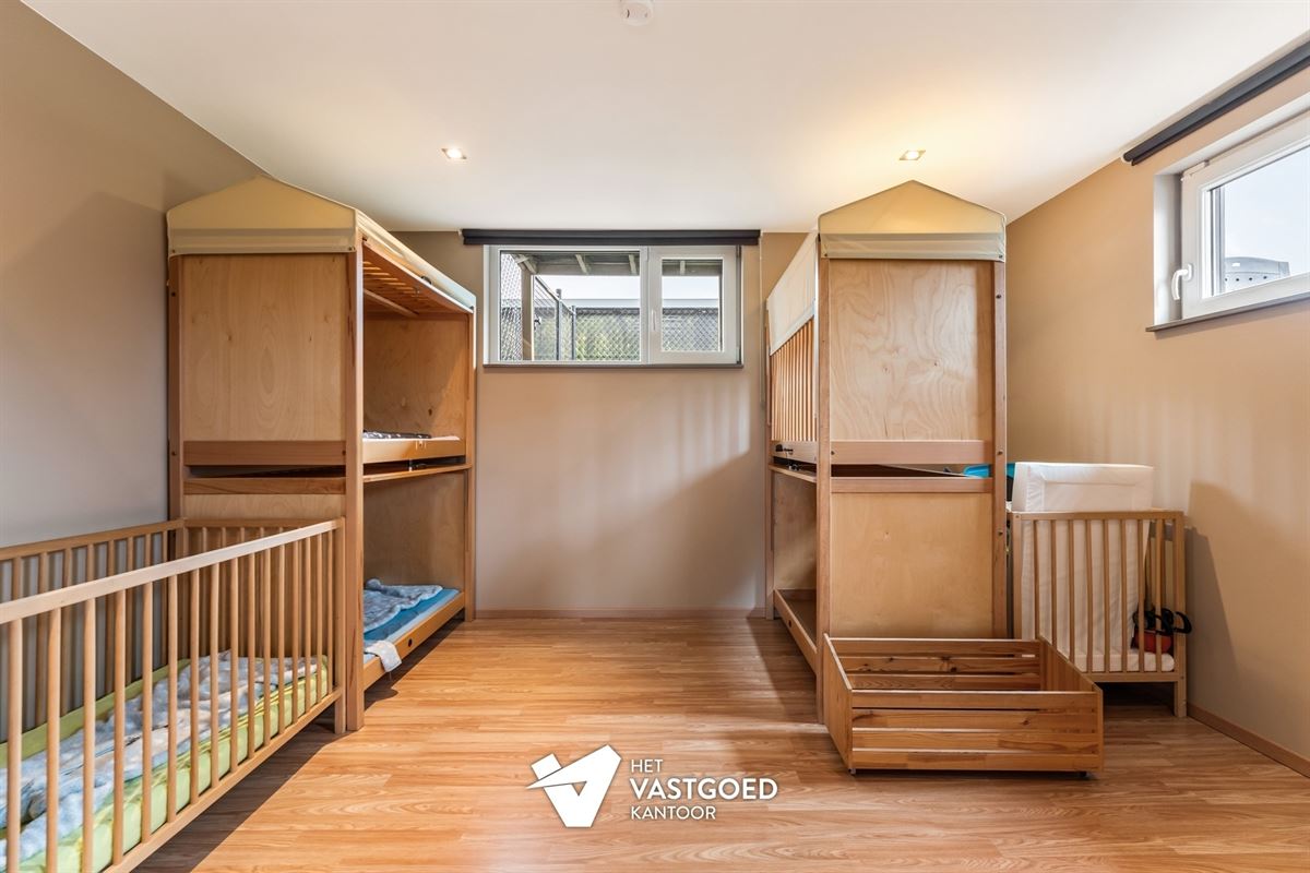 GERENOVEERDE WONING MET 4 SLAAPKAMERS GELEGEN OP EEN RUIM PERCEEL VAN 11A35CA TE SCHERPENHEUVEL