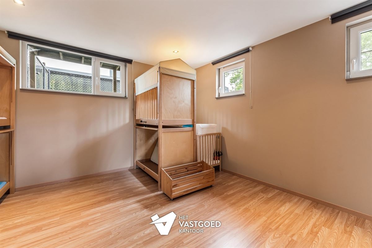 GERENOVEERDE WONING MET 4 SLAAPKAMERS GELEGEN OP EEN RUIM PERCEEL VAN 11A35CA TE SCHERPENHEUVEL