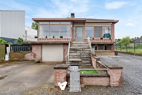 GERENOVEERDE WONING MET 4 SLAAPKAMERS GELEGEN OP EEN RUIM PERCEEL VAN 11A35CA TE SCHERPENHEUVEL