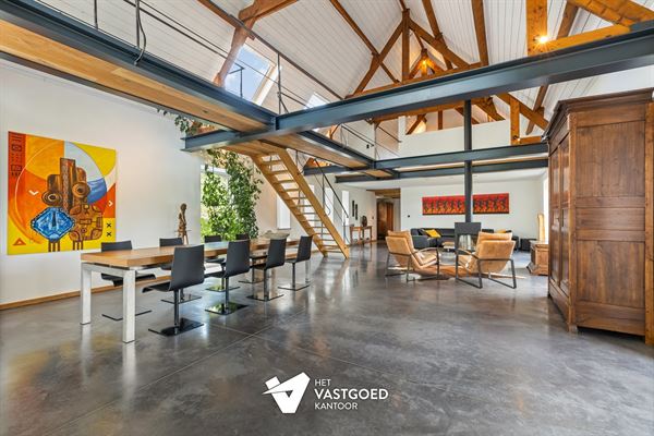 SUPER KNAP GERENOVEERDE HOEVE OP PERCEEL VAN 2344M² TE MEERHOUT