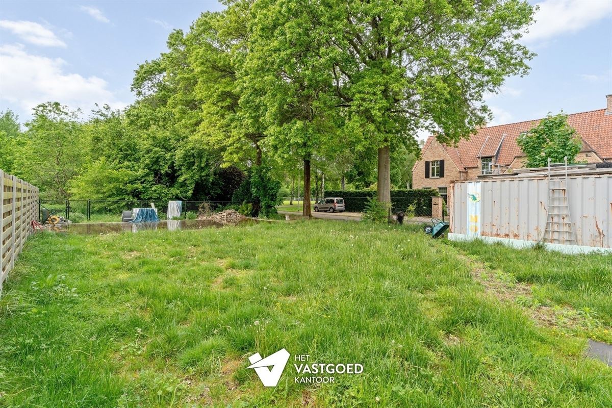 VOLLEDIG GERENOVEERDE WONING OP IDEALE LIGGING