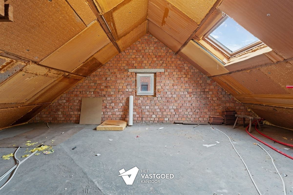 VOLLEDIG GERENOVEERDE WONING OP IDEALE LIGGING