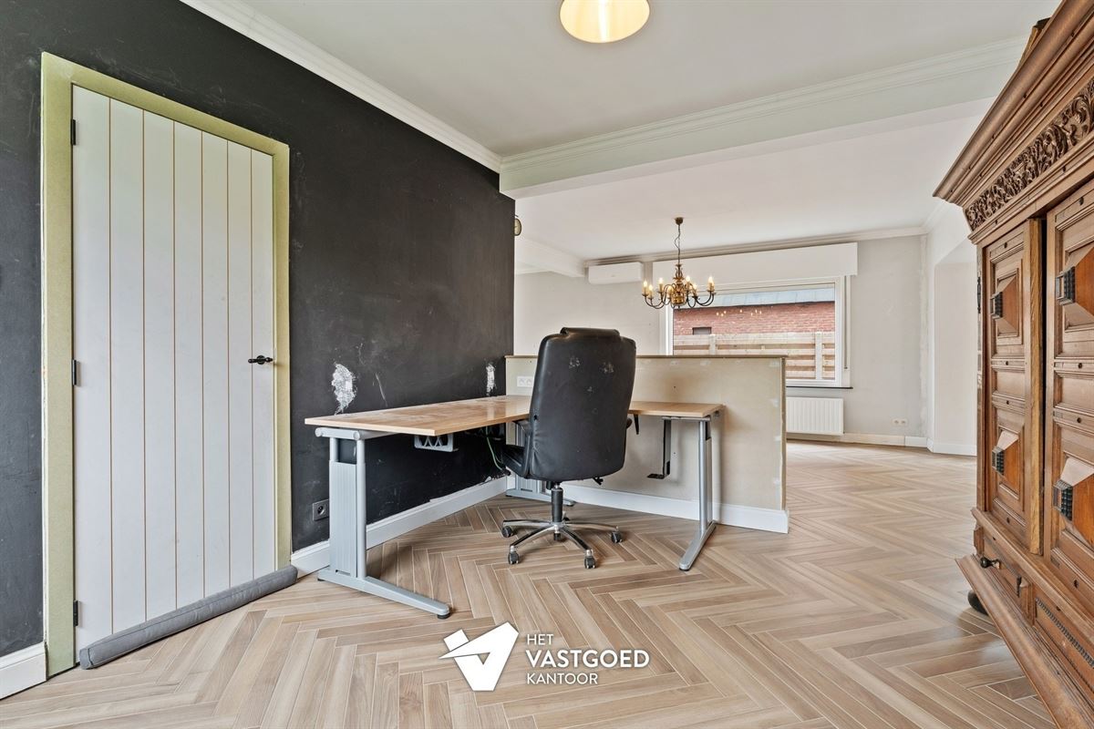 VOLLEDIG GERENOVEERDE WONING OP IDEALE LIGGING