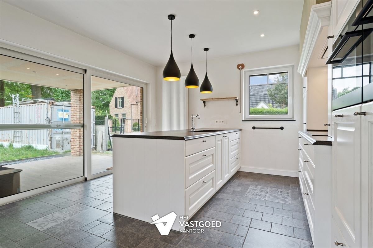 VOLLEDIG GERENOVEERDE WONING OP IDEALE LIGGING