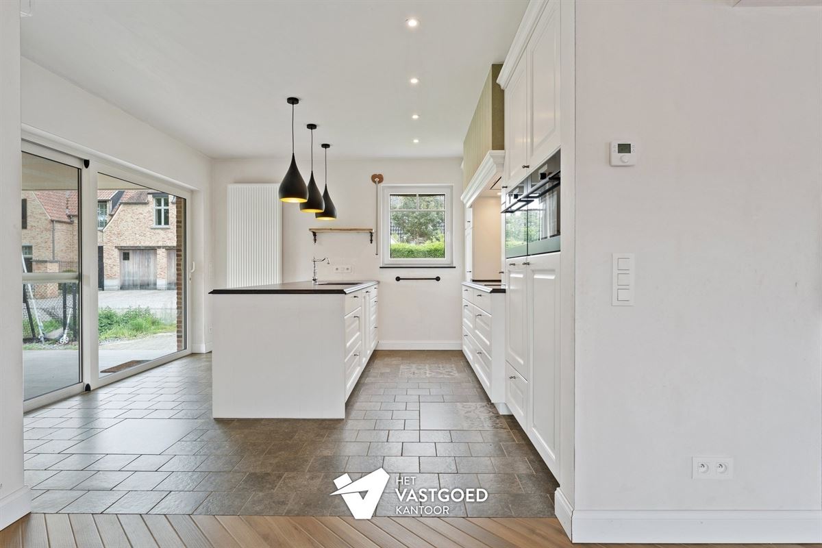 VOLLEDIG GERENOVEERDE WONING OP IDEALE LIGGING