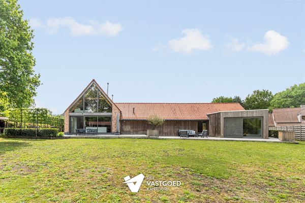 SUPER KNAP GERENOVEERDE HOEVE OP PERCEEL VAN 2344M² TE MEERHOUT