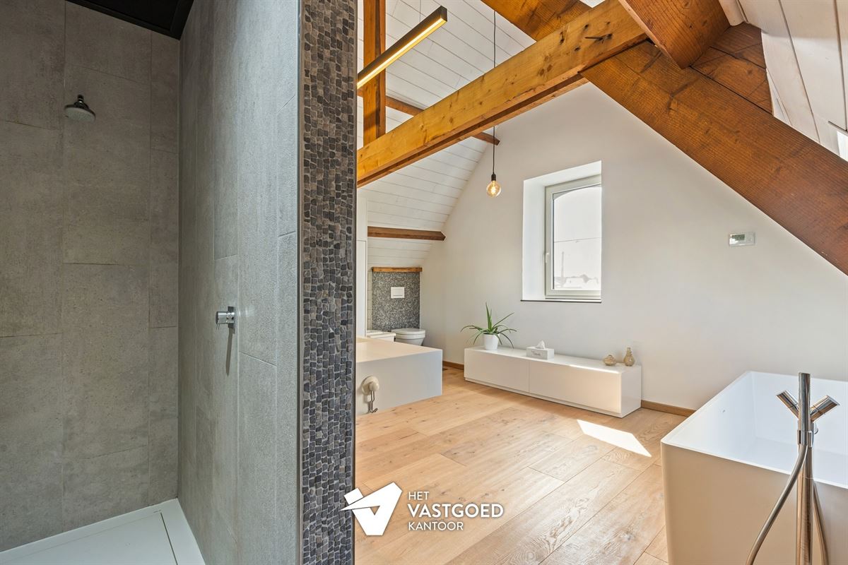 SUPER KNAP GERENOVEERDE HOEVE OP PERCEEL VAN 2344M² TE MEERHOUT