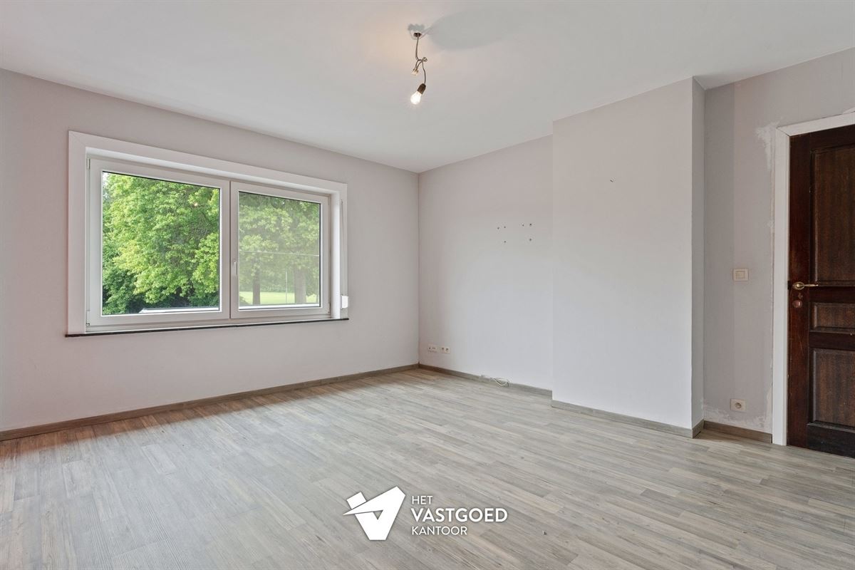 VOLLEDIG GERENOVEERDE WONING OP IDEALE LIGGING