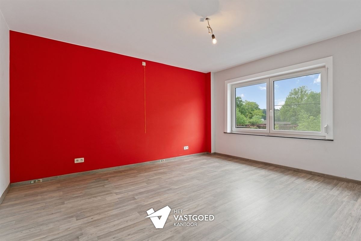 VOLLEDIG GERENOVEERDE WONING OP IDEALE LIGGING
