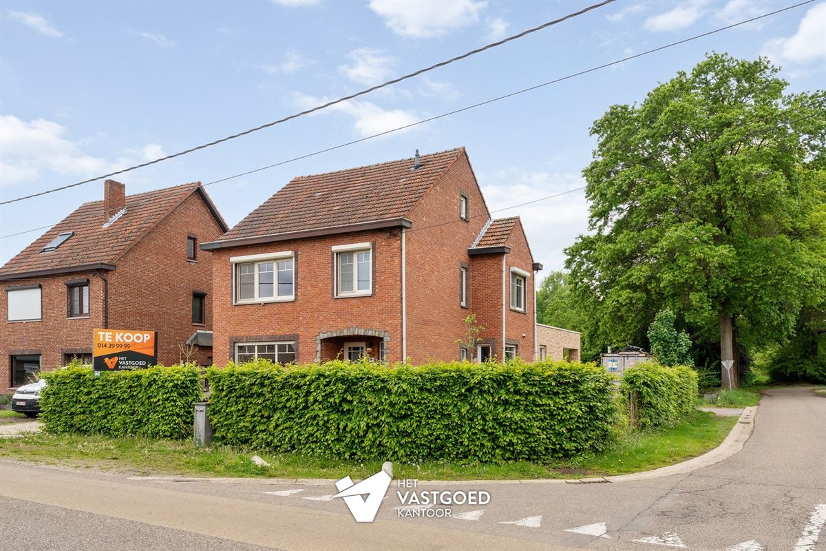 VOLLEDIG GERENOVEERDE WONING OP IDEALE LIGGING