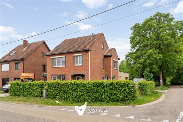 VOLLEDIG GERENOVEERDE WONING OP IDEALE LIGGING
