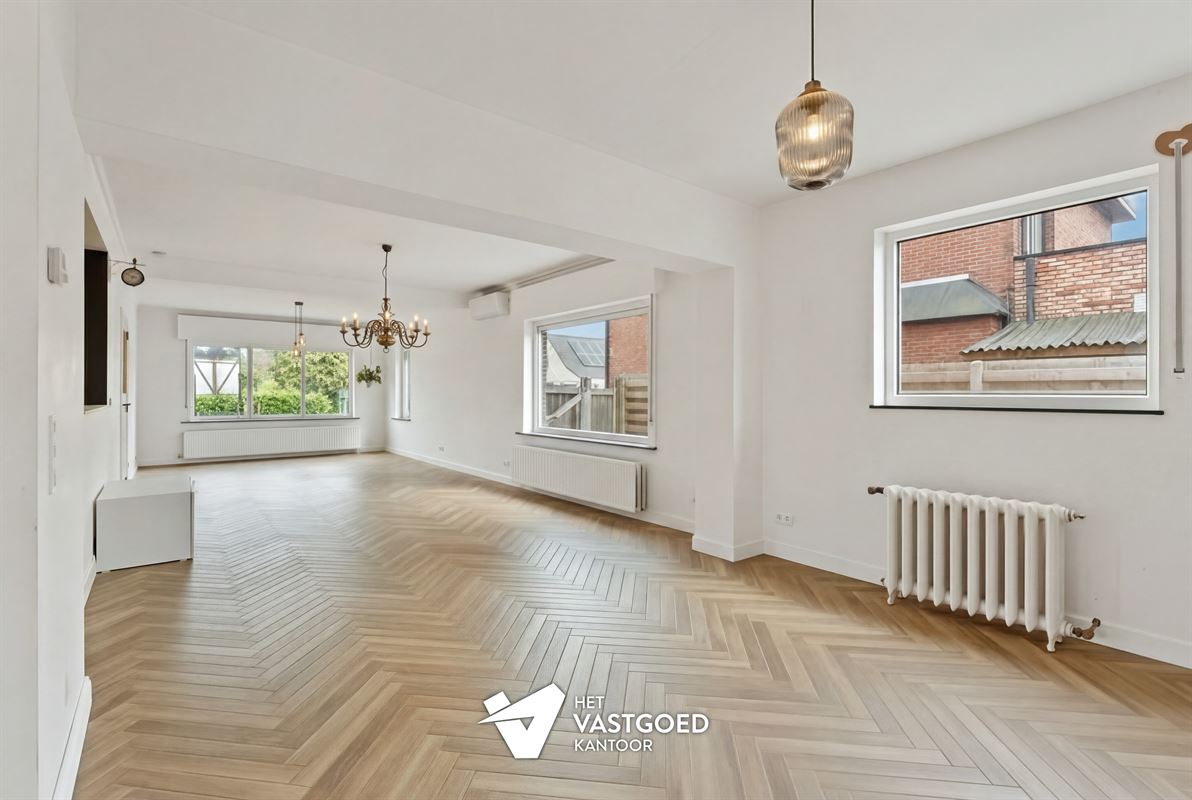 VOLLEDIG GERENOVEERDE WONING OP IDEALE LIGGING