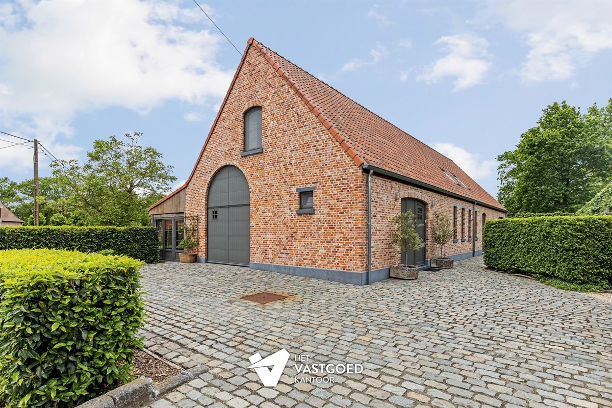 SUPER KNAP GERENOVEERDE HOEVE OP PERCEEL VAN 2344M² TE MEERHOUT