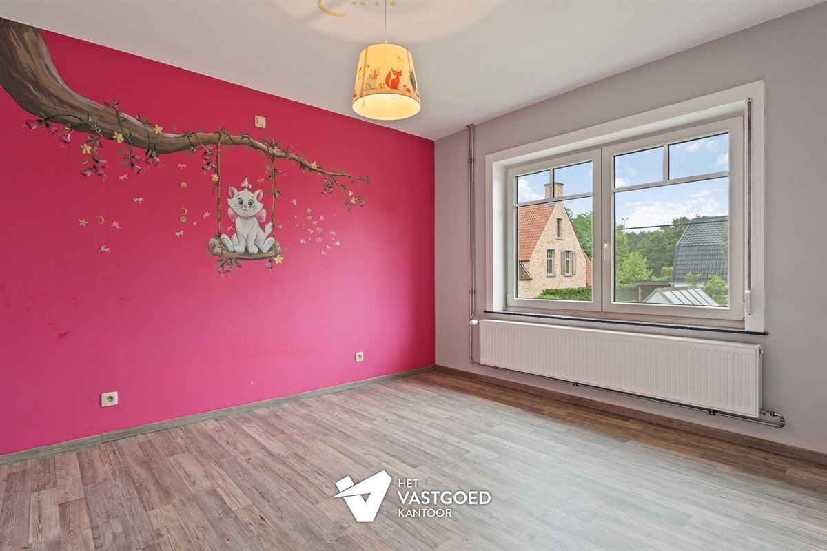 VOLLEDIG GERENOVEERDE WONING OP IDEALE LIGGING