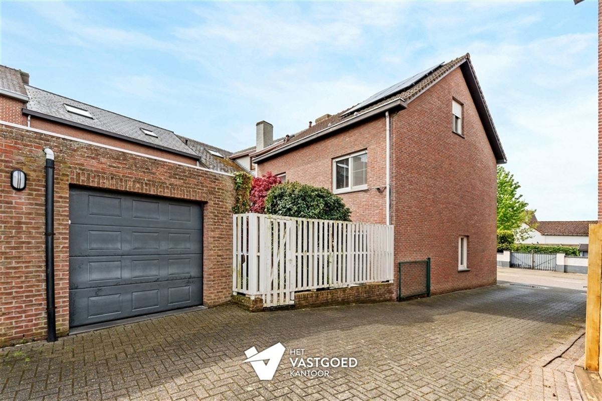 PERFECT ONDERHOUDEN STADSWONING (174M²) MET 5 SLAAPKAMERS EN AANPALENDE GARAGE