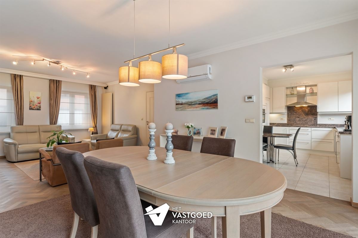PERFECT ONDERHOUDEN STADSWONING (174M²) MET 5 SLAAPKAMERS EN AANPALENDE GARAGE