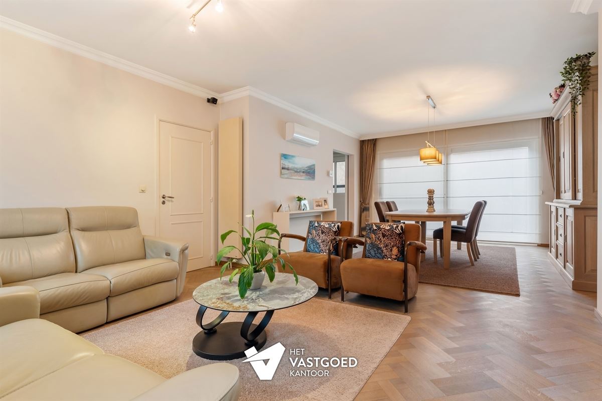 PERFECT ONDERHOUDEN STADSWONING (174M²) MET 5 SLAAPKAMERS EN AANPALENDE GARAGE