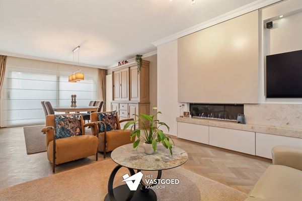 PERFECT ONDERHOUDEN STADSWONING (174M²) MET 5 SLAAPKAMERS EN AANPALENDE GARAGE