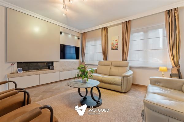 PERFECT ONDERHOUDEN STADSWONING (174M²) MET 5 SLAAPKAMERS EN AANPALENDE GARAGE