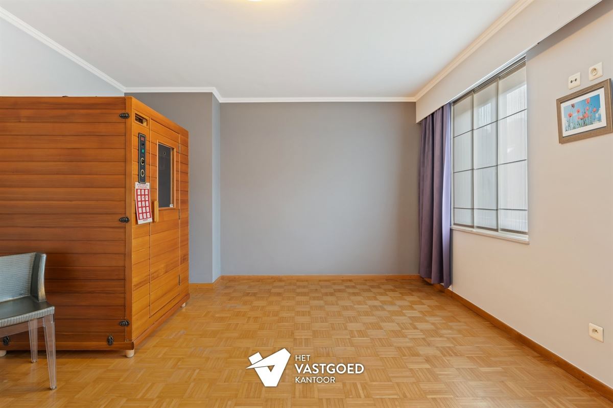 PERFECT ONDERHOUDEN STADSWONING (174M²) MET 5 SLAAPKAMERS EN AANPALENDE GARAGE