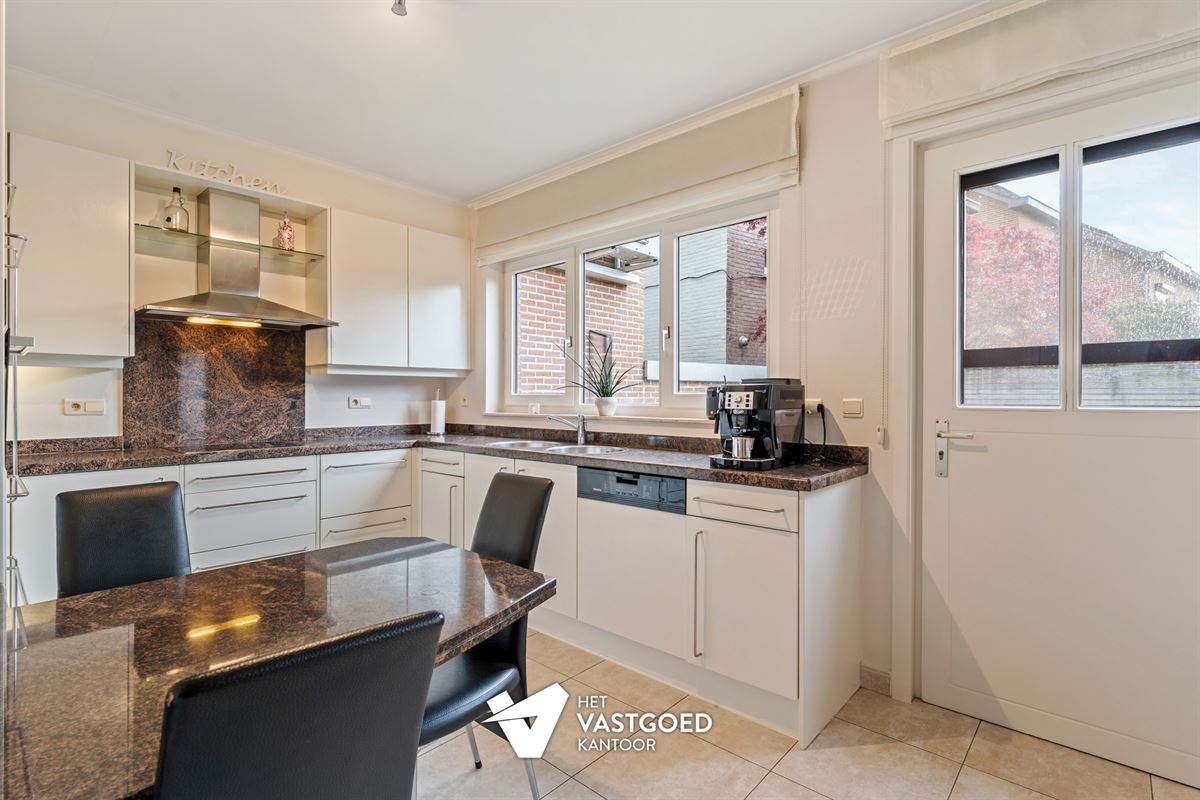 PERFECT ONDERHOUDEN STADSWONING (174M²) MET 5 SLAAPKAMERS EN AANPALENDE GARAGE