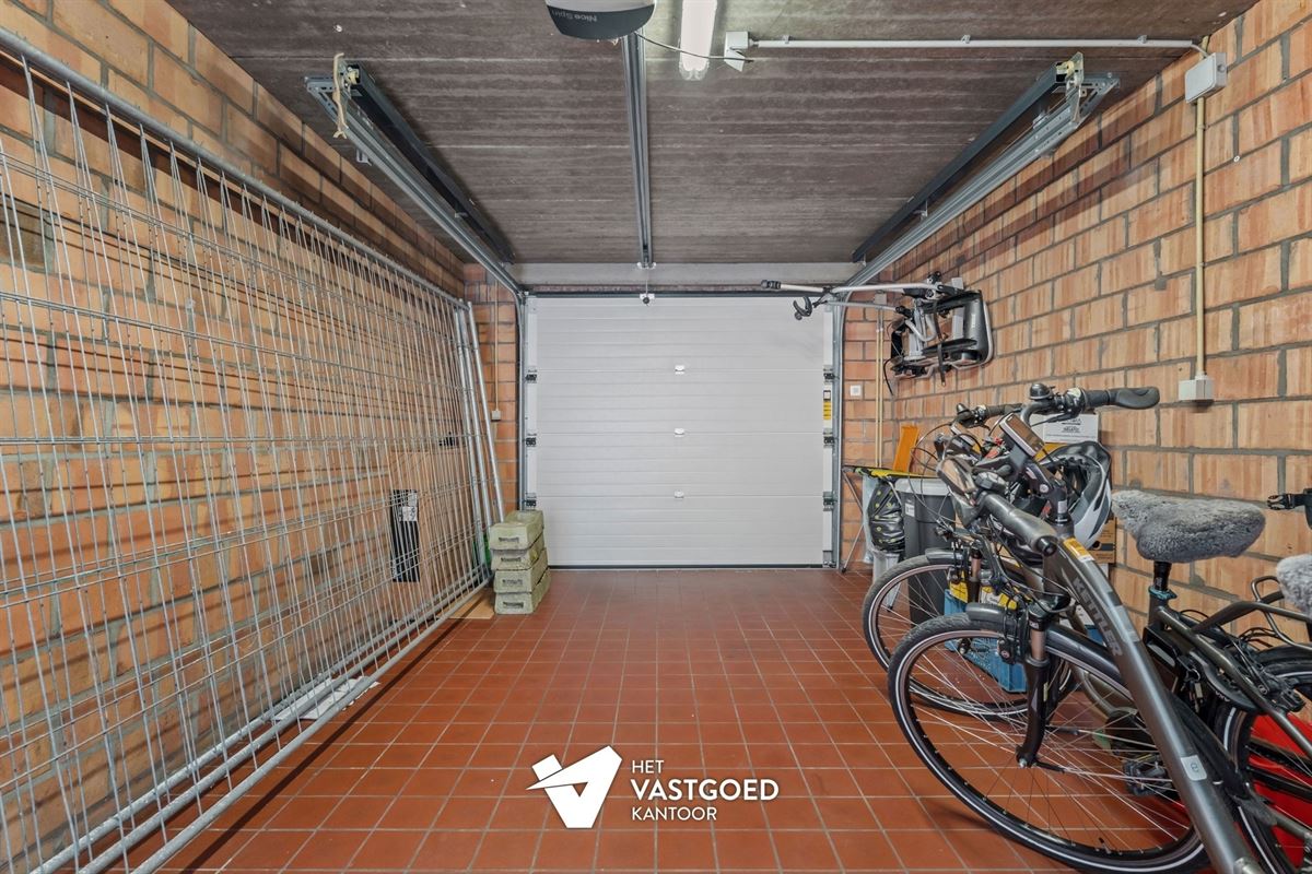 PERFECT ONDERHOUDEN STADSWONING (174M²) MET 5 SLAAPKAMERS EN AANPALENDE GARAGE