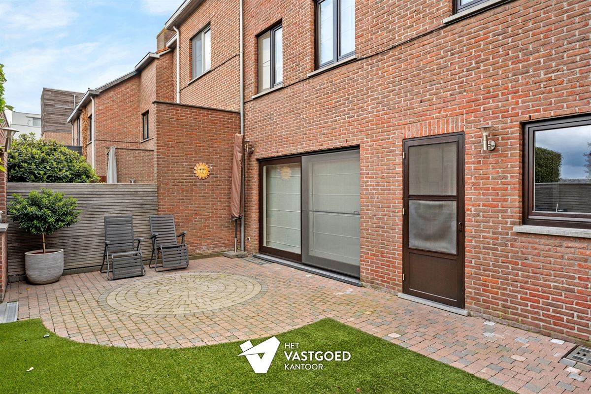 PERFECT ONDERHOUDEN STADSWONING (174M²) MET 5 SLAAPKAMERS EN AANPALENDE GARAGE