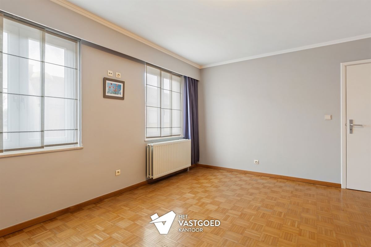 PERFECT ONDERHOUDEN STADSWONING (174M²) MET 5 SLAAPKAMERS EN AANPALENDE GARAGE