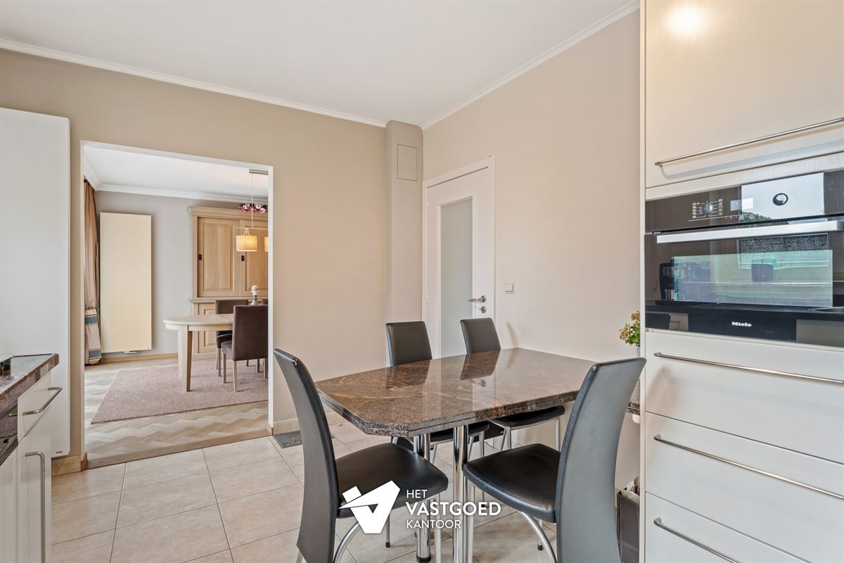 PERFECT ONDERHOUDEN STADSWONING (174M²) MET 5 SLAAPKAMERS EN AANPALENDE GARAGE