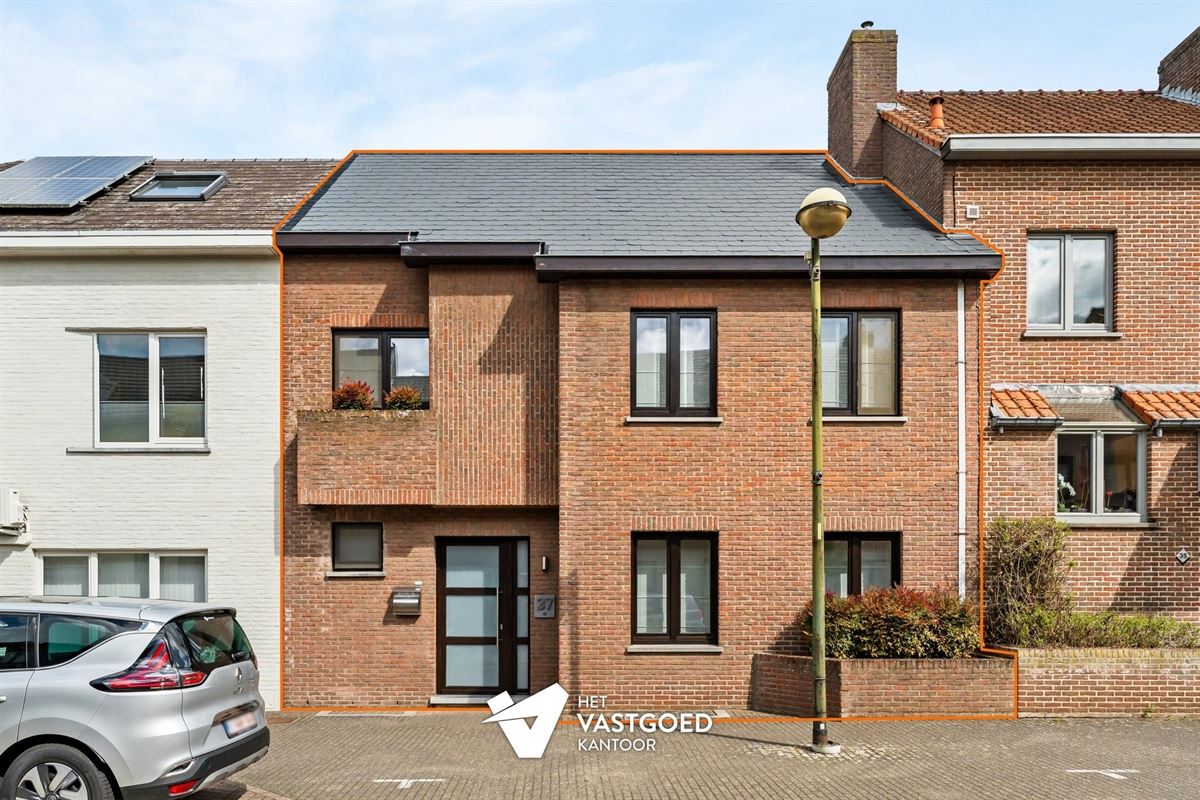 PERFECT ONDERHOUDEN STADSWONING (174M²) MET 5 SLAAPKAMERS EN AANPALENDE GARAGE