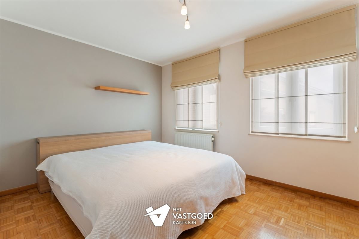 PERFECT ONDERHOUDEN STADSWONING (174M²) MET 5 SLAAPKAMERS EN AANPALENDE GARAGE