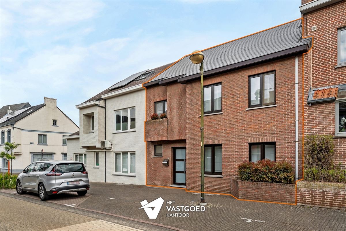 PERFECT ONDERHOUDEN STADSWONING (174M²) MET 5 SLAAPKAMERS EN AANPALENDE GARAGE