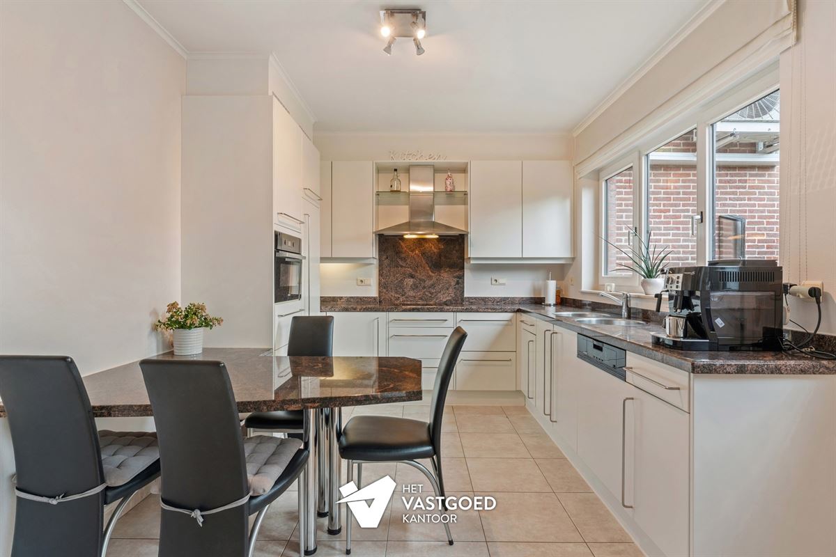 PERFECT ONDERHOUDEN STADSWONING (174M²) MET 5 SLAAPKAMERS EN AANPALENDE GARAGE
