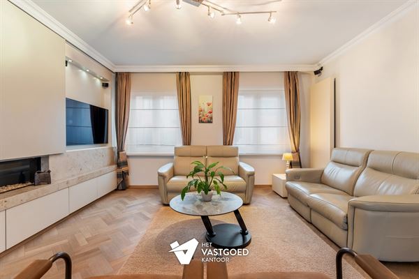 PERFECT ONDERHOUDEN STADSWONING (174M²) MET 5 SLAAPKAMERS EN AANPALENDE GARAGE