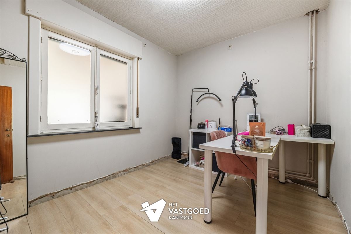 GEZELLIGE WONING MET 3 SLAAPKAMERS OP PERCEEL VAN BIJNA 8 ARE OP RUSTIGE LIGGING TE KOERSEL