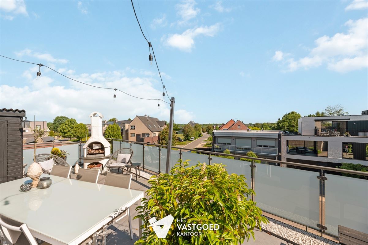 VRIJSTAANDE PENTHOUSE MET 3 SLPKS EN ZEER RUIM TERRAS!