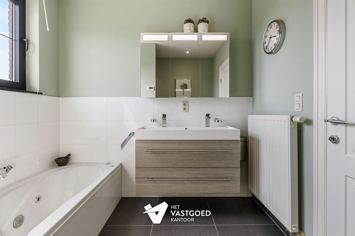 VRIJSTAANDE PENTHOUSE MET 3 SLPKS EN ZEER RUIM TERRAS!