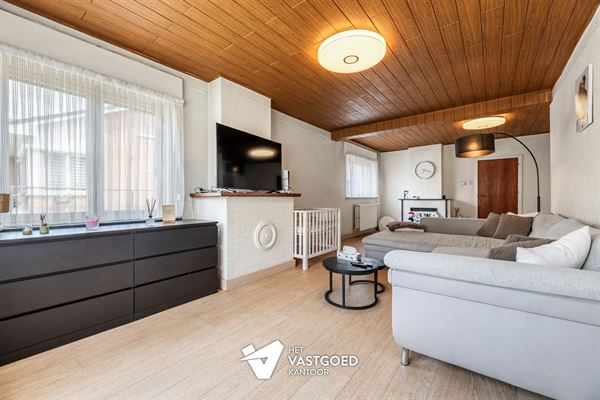 GEZELLIGE WONING MET 3 SLAAPKAMERS OP PERCEEL VAN BIJNA 8 ARE OP RUSTIGE LIGGING TE KOERSEL