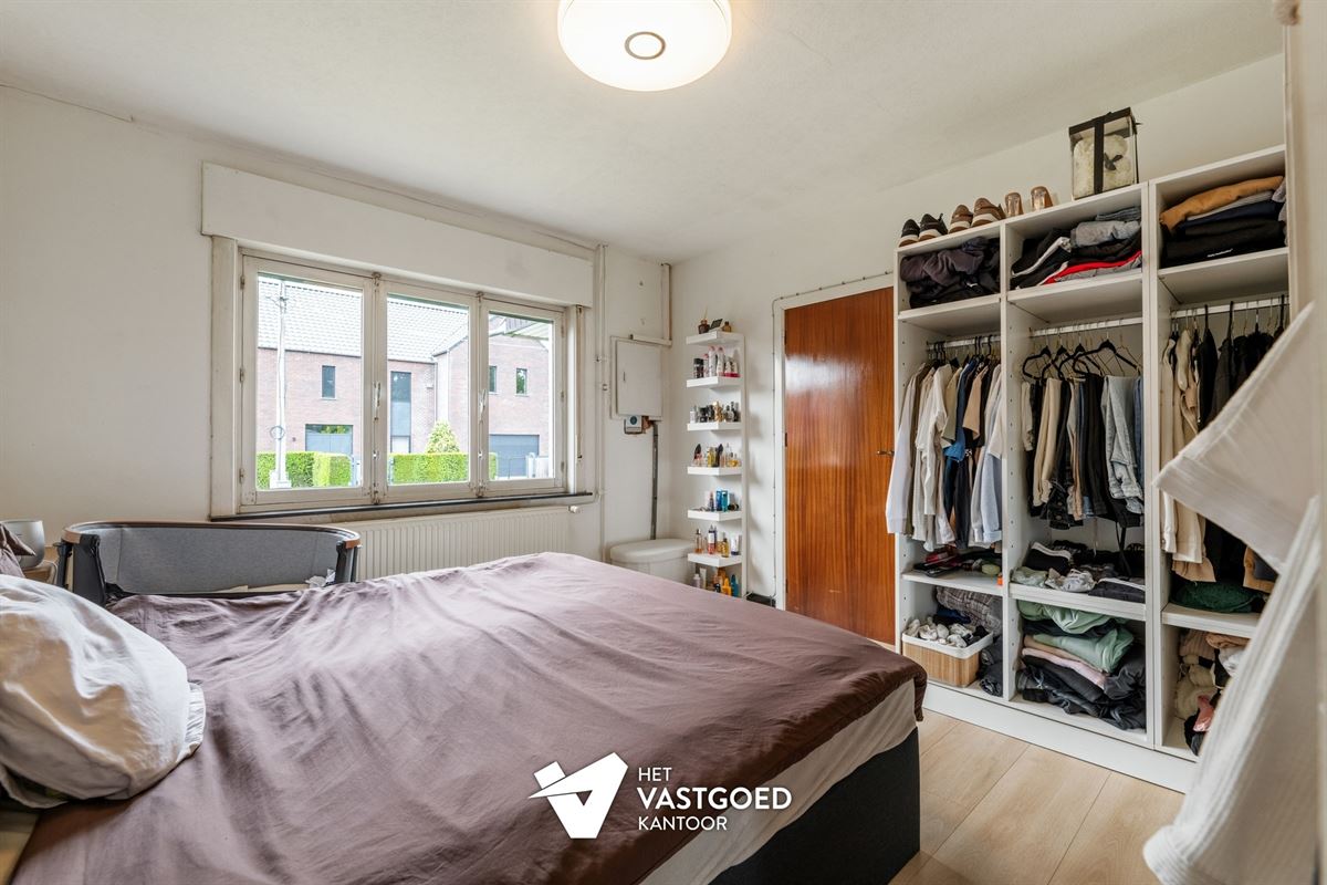 GEZELLIGE WONING MET 3 SLAAPKAMERS OP PERCEEL VAN BIJNA 8 ARE OP RUSTIGE LIGGING TE KOERSEL