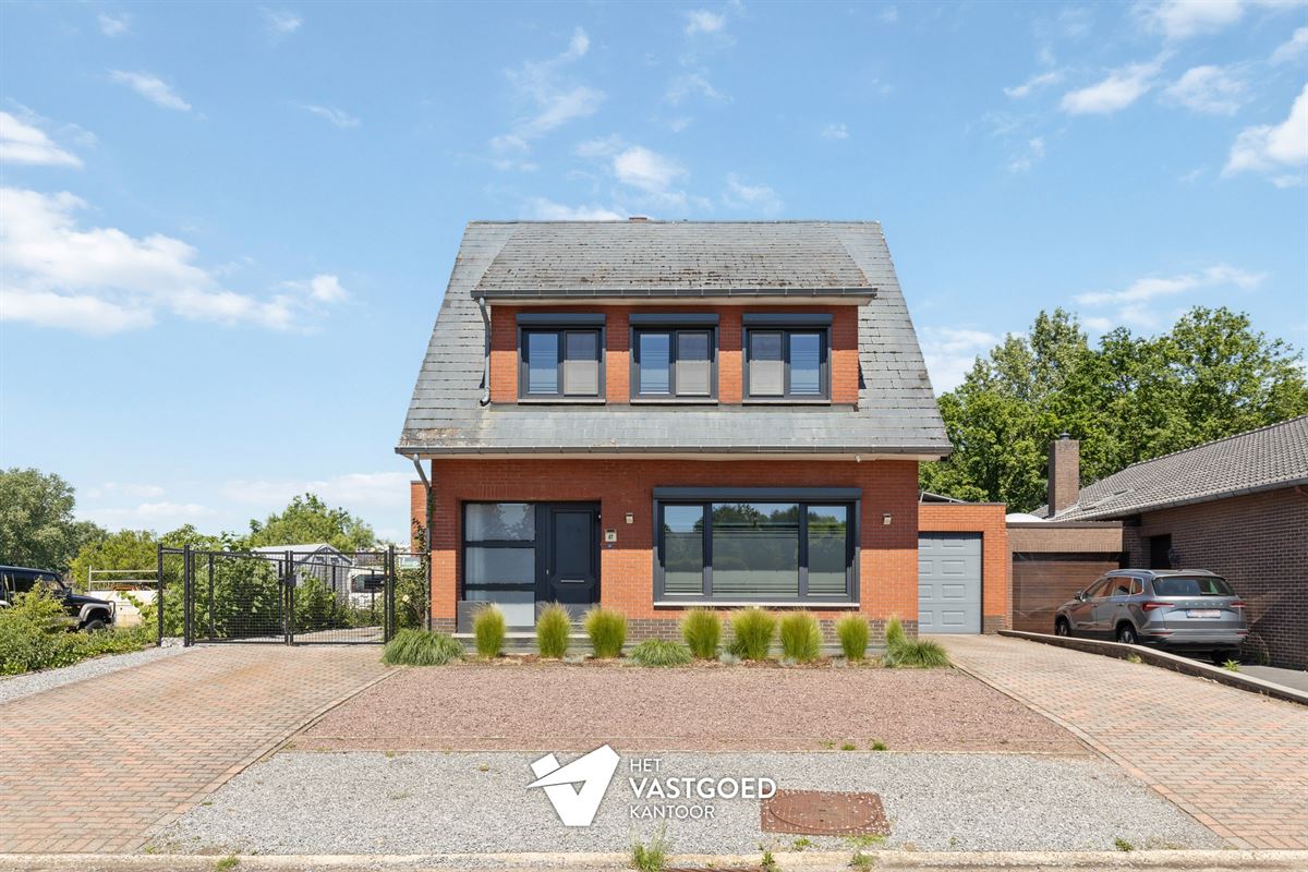 GERENOVEERDE, INSTAPKLARE WONING OP LEUKE LIGGING