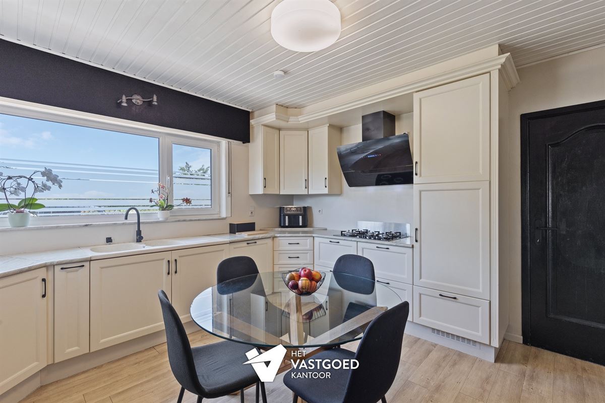 GERENOVEERDE, INSTAPKLARE WONING OP LEUKE LIGGING