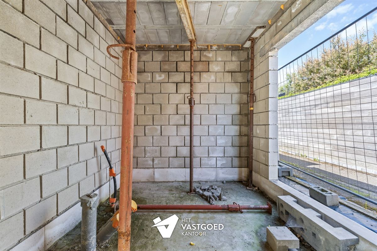 ZEER INTERESSANT INVESTERINGSPROJECT VAN EEN REEDS GESTRIPTE WONING TE HASSELT CENTRUM