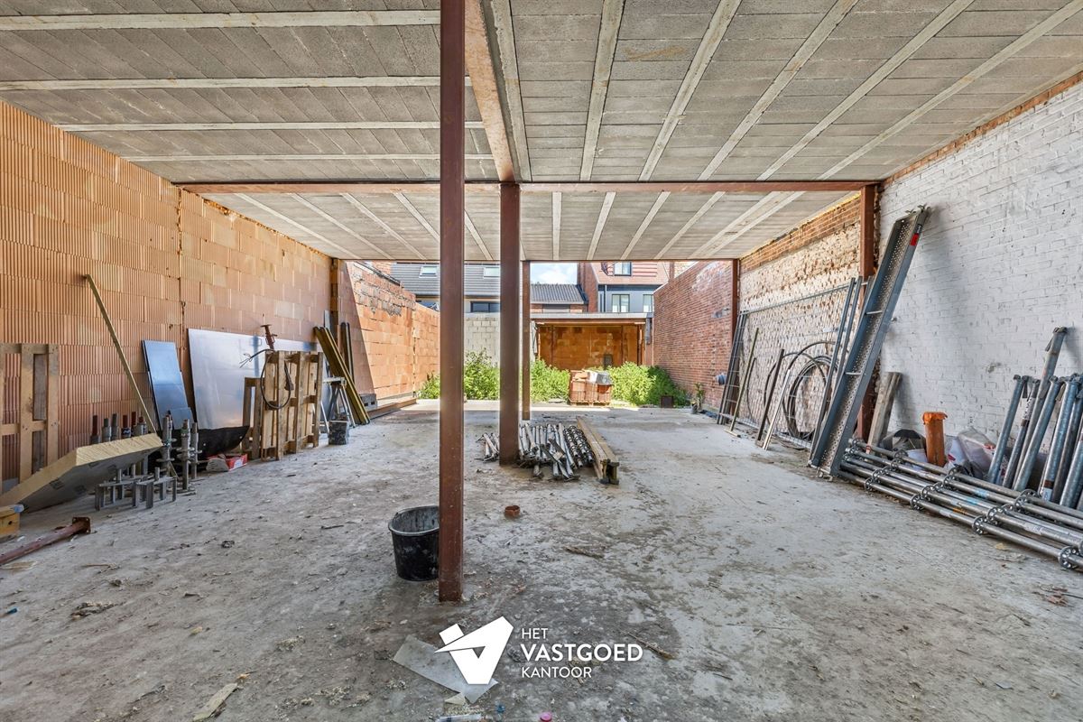 ZEER INTERESSANT INVESTERINGSPROJECT VAN EEN REEDS GESTRIPTE WONING TE HASSELT CENTRUM
