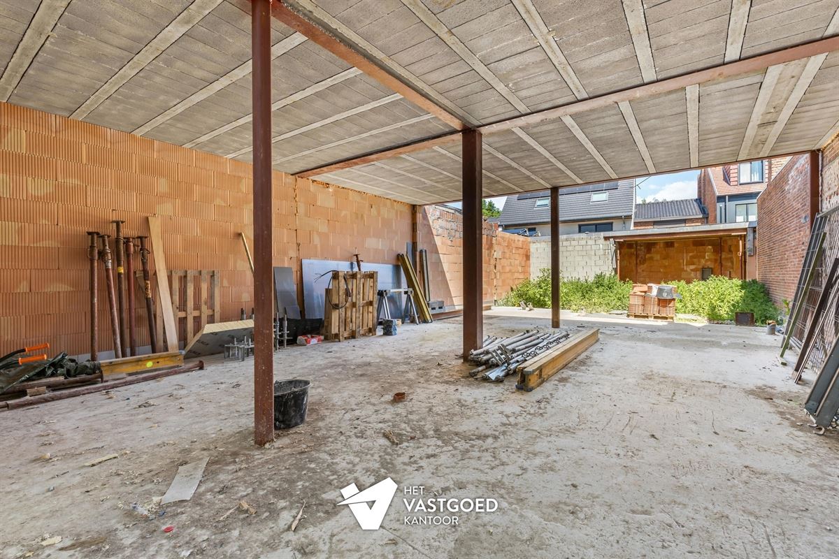 ZEER INTERESSANT INVESTERINGSPROJECT VAN EEN REEDS GESTRIPTE WONING TE HASSELT CENTRUM