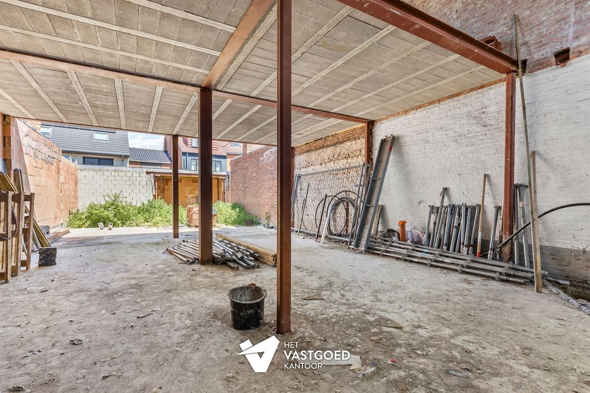 ZEER INTERESSANT INVESTERINGSPROJECT VAN EEN REEDS GESTRIPTE WONING TE HASSELT CENTRUM