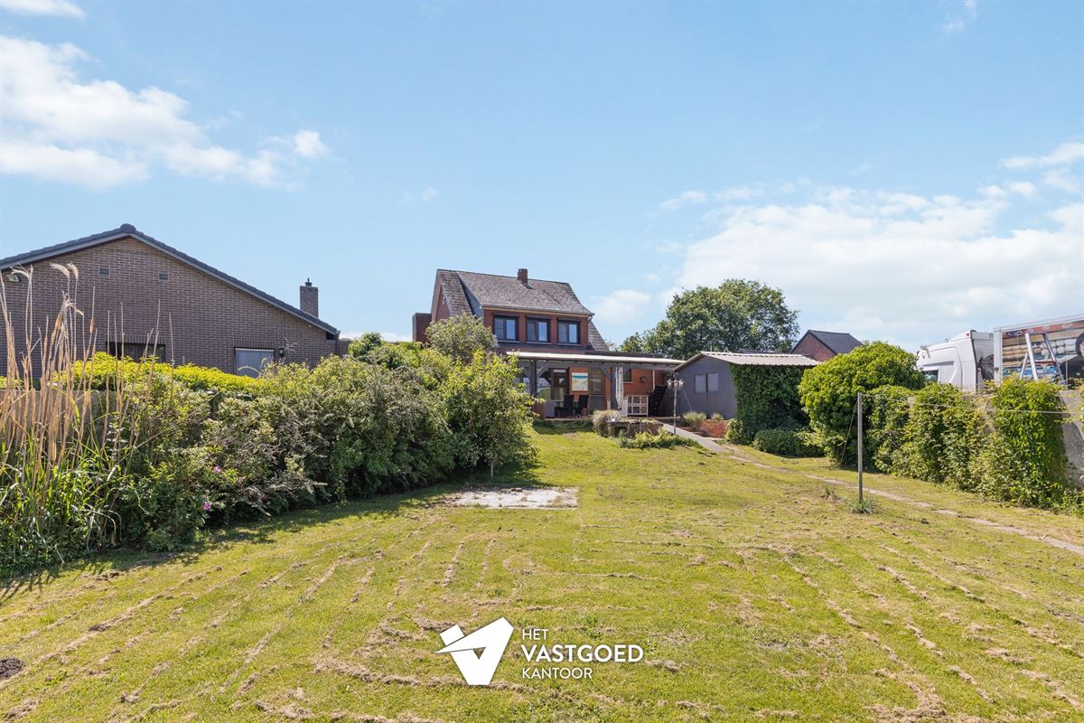 GERENOVEERDE, INSTAPKLARE WONING OP LEUKE LIGGING