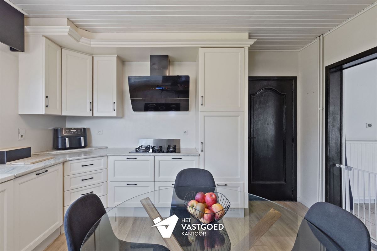 GERENOVEERDE, INSTAPKLARE WONING OP LEUKE LIGGING