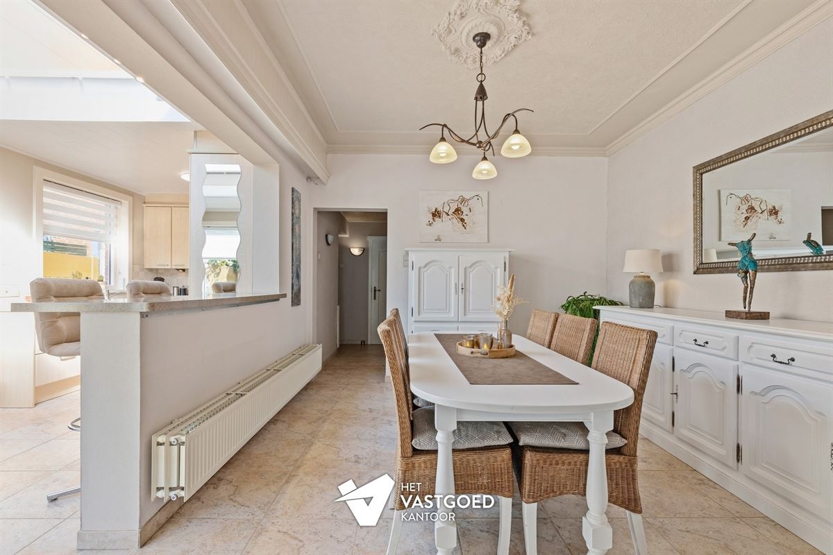 INSTAPKLAAR GELIJKVLOERS APPARTEMENT MET TERRAS, TUIN EN GARAGE