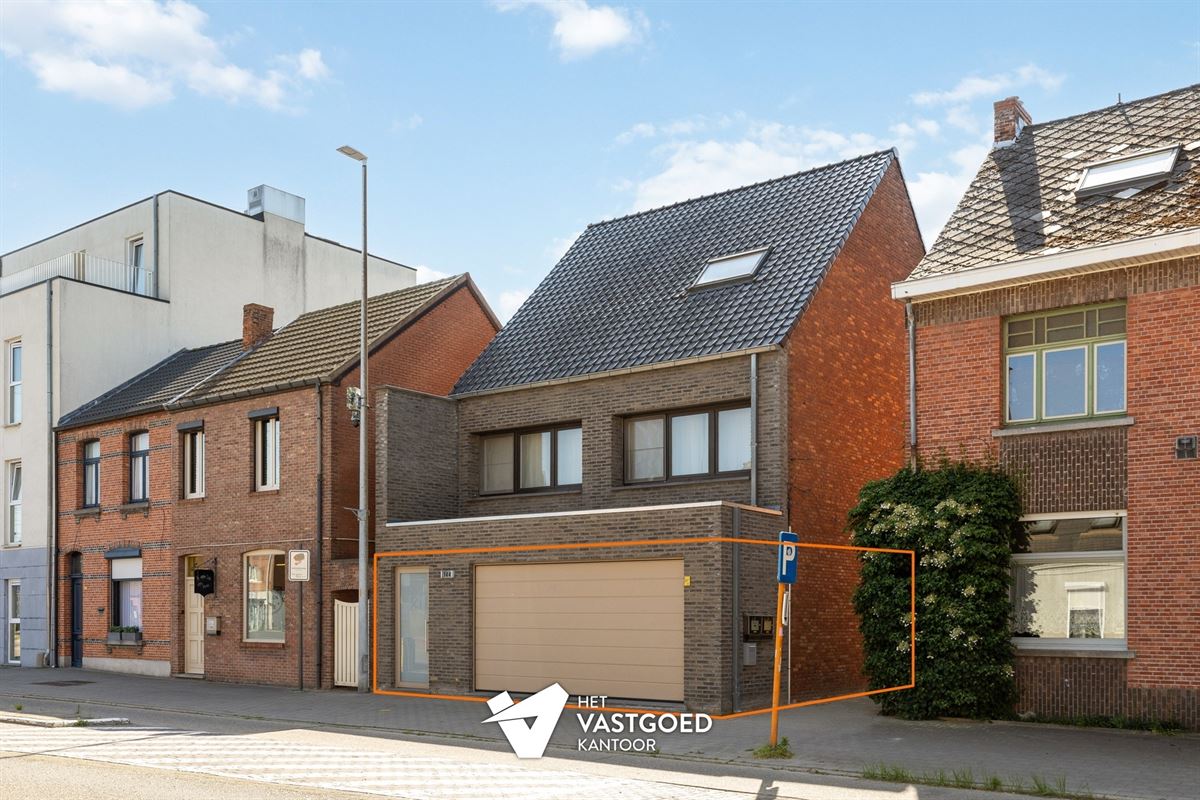 INSTAPKLAAR GELIJKVLOERS APPARTEMENT MET TERRAS, TUIN EN GARAGE